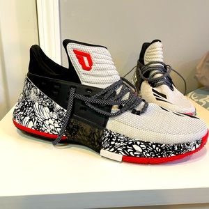 Adidas Men’s basketball shoes. D Rose size 11.
